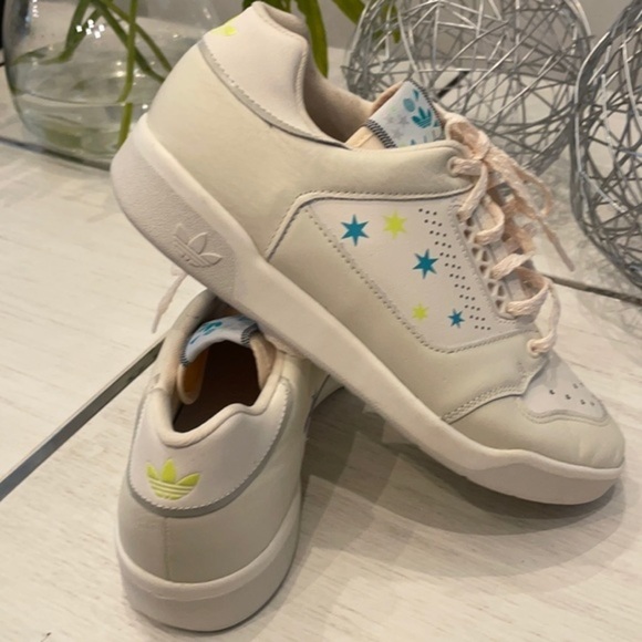 NWOB Adidas SlamCourt Star Sneakers - Picture 7 of 10